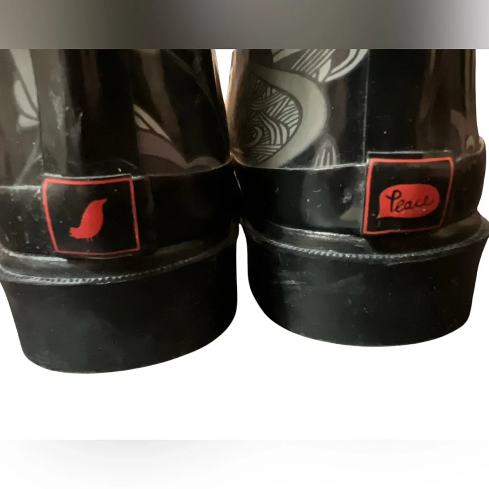 The SAK women’s‎ Rain Boots Size 7 Black Gray Nature Graphic Tall Waterproof
